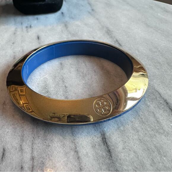 Tory Burch - Gold and Navy Resin Oval Bangle Bracelet - Picture 10 of 10